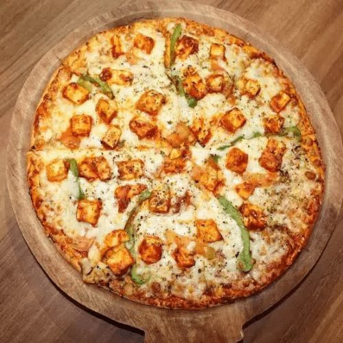 Cheesy Paneer pizza
